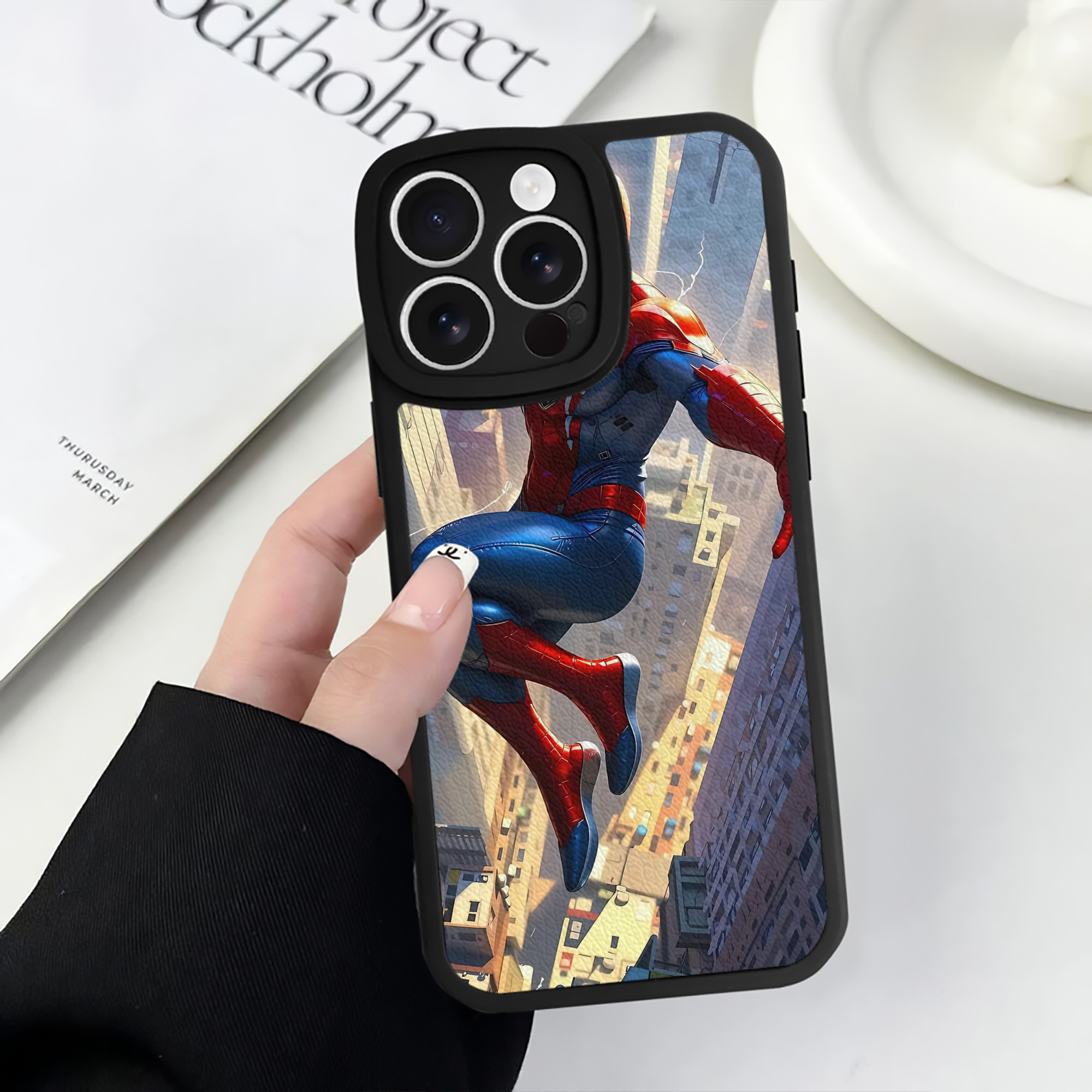 Spider Man スパイダーマン 【iPhone 16シリーズ対応】シリコンスマホケース（レザー調） 材質：シリコン
